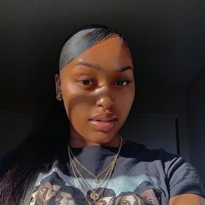 Meet your Posher, Zakia